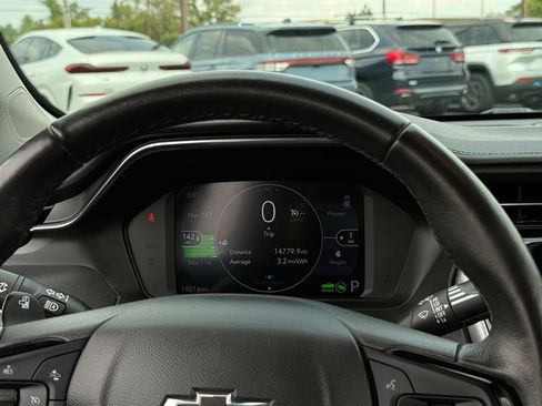 Used 2022 Chevrolet Bolt EUV LT w/ Comfort Package FWD image 7