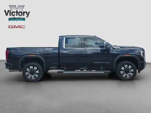 Used 2025 GMC Sierra 2500 Denali w/ Denali Reserve Package AWD/4WD image 18
