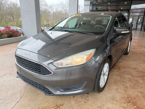 Used 2017 Ford Focus SE image 2
