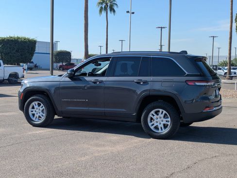 Used 2022 Jeep Grand Cherokee Laredo w/ Luxury Tech Group I image 4