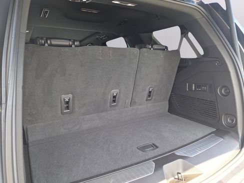 Used 2022 Chevrolet Tahoe High Country image 11