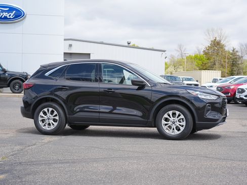 Used 2024 Ford Escape Active AWD/4WD image 2