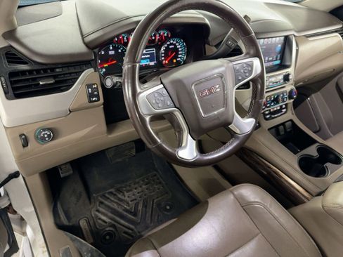 Used 2019 GMC Yukon XL SLT w/ Open Road Package image 4