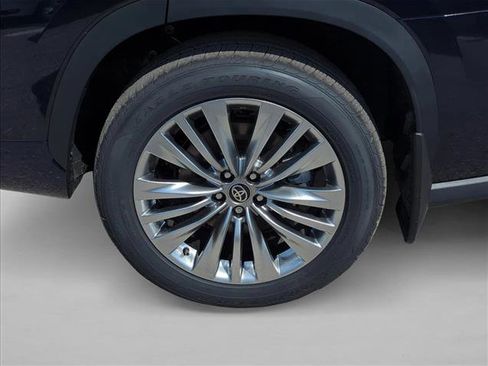 New 2026 Toyota Highlander Platinum AWD/4WD image 9