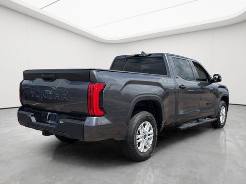 Used 2022 Toyota Tundra SR5 w/ SR5 Convenience Package AWD/4WD image 8