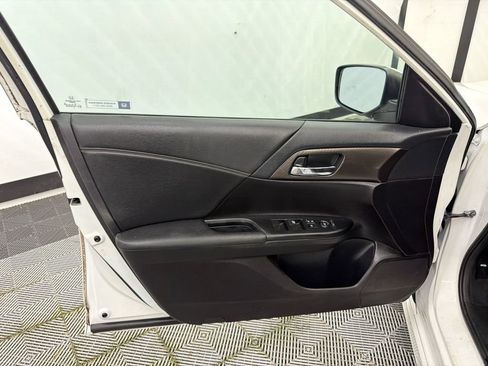 Used 2017 Honda Accord Sport image 11