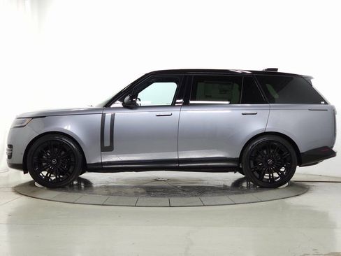 Used 2025 Land Rover Range Rover Long Wheelbase SE image 2