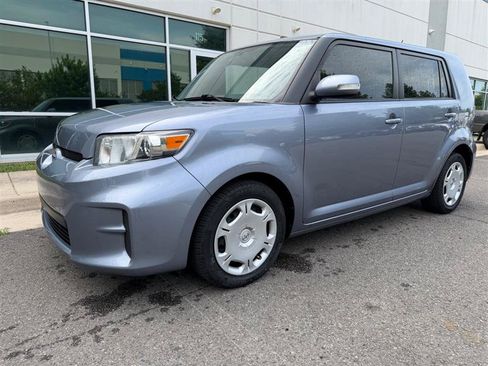 Used 2011 Scion xB FWD image 3