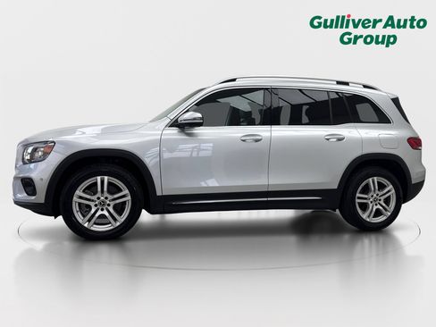 Used 2020 Mercedes-Benz GLB 250 4MATIC w/ Parking Assistance Package image 2
