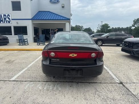 Used 2004 Chevrolet Cavalier Coupe w/ Preferred Equipment Group FWD image 16