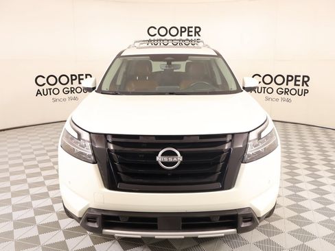 Used 2024 Nissan Pathfinder Platinum AWD/4WD image 9