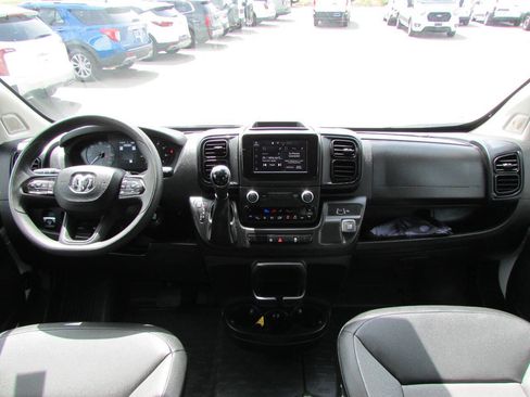 Used 2025 RAM ProMaster 2500 w/ Convenience Group FWD image 17