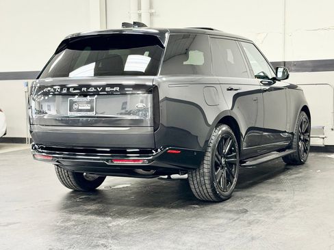 Used 2023 Land Rover Range Rover SE AWD/4WD image 12