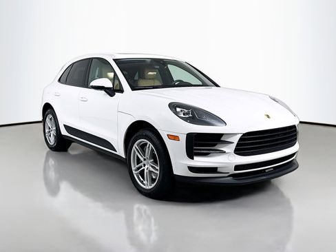 Certified 2021 Porsche Macan image 7