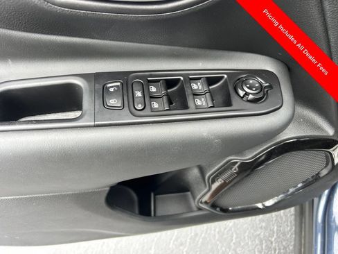 Used 2023 Jeep Renegade Altitude AWD/4WD image 4