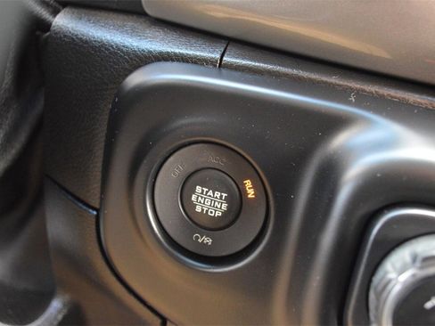 Used 2020 Jeep Wrangler Unlimited Sahara image 22