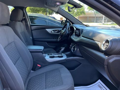 Used 2019 Chevrolet Blazer LT FWD image 27