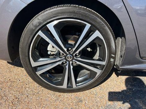 Used 2022 Nissan Sentra SR w/ Trunk Package image 11