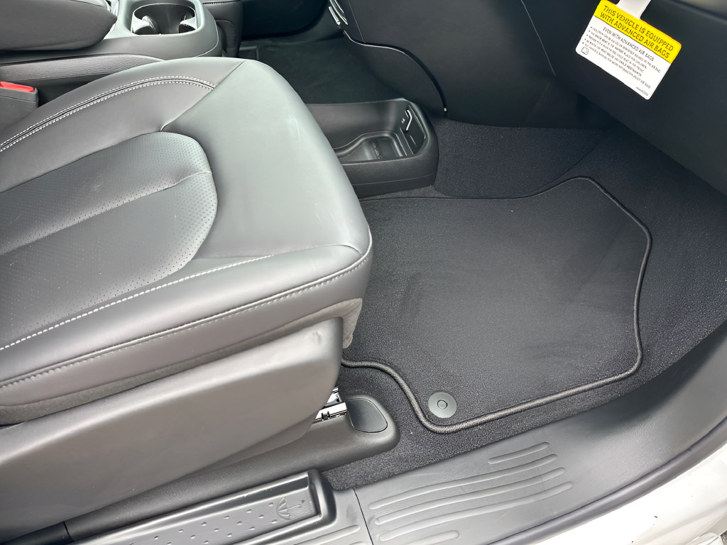 New 2027 Chrysler Pacifica Select FWD image 39