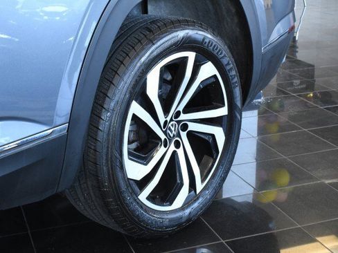 Used 2023 Volkswagen Atlas SEL AWD/4WD image 42