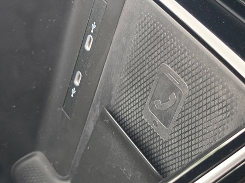 Used 2023 Volkswagen ID.4 2WD image 9