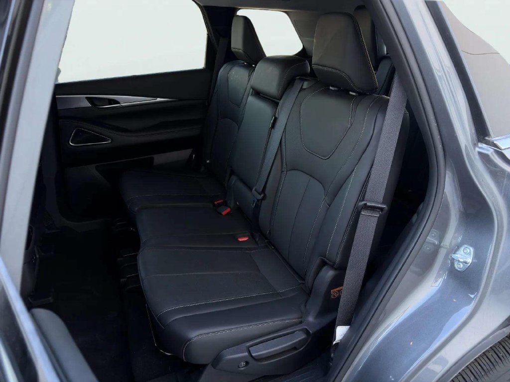 Used 2026 INFINITI QX60 Luxe w/ Cargo Package FWD image 18