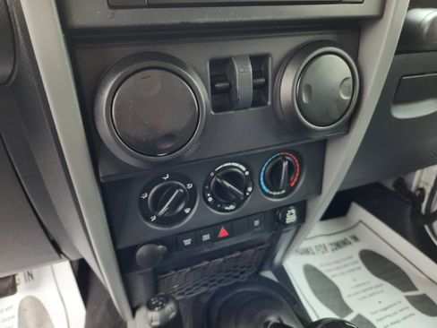 Used 2009 Jeep Wrangler Rubicon w/ Dual Top Group AWD/4WD image 11