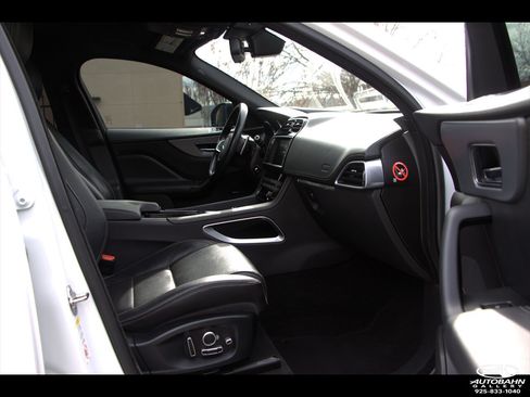 Used 2018 Jaguar F-PACE S AWD/4WD image 32