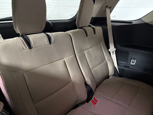 Used 2023 Ford Explorer XLT AWD/4WD image 18