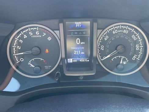 Used 2023 Toyota Tacoma TRD Sport w/ Technology Package image 24