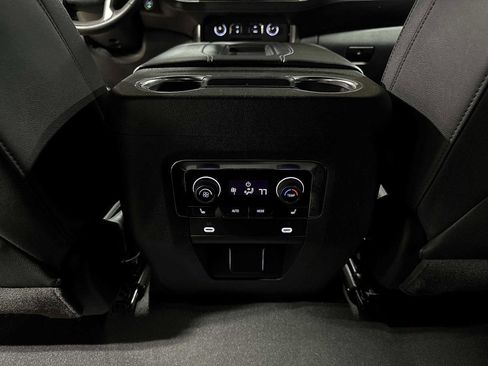 Used 2023 Chevrolet Suburban LT w/ Luxury Package image 29