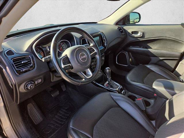 Used 2018 Jeep Compass Latitude w/ Popular Equipment Group FWD image 10