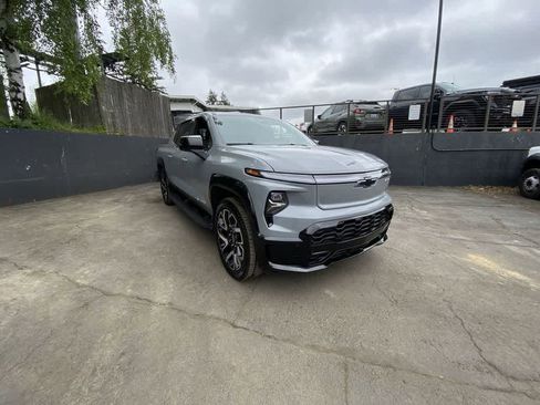 Used 2025 Chevrolet Silverado EV RST AWD/4WD image 8