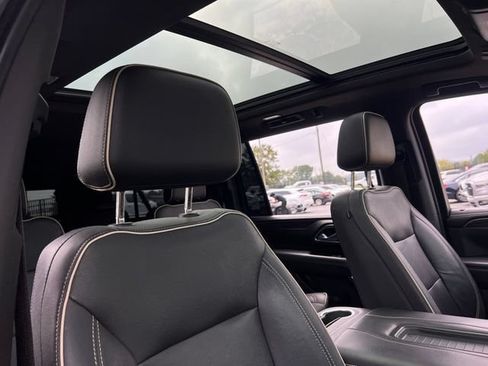 Used 2021 Chevrolet Suburban Premier w/ Premium Package AWD/4WD image 37