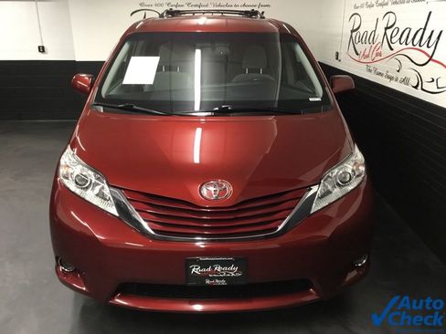 Used 2017 Toyota Sienna LE image 4