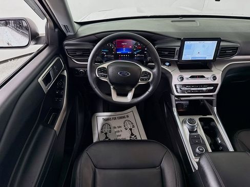 Certified 2022 Ford Explorer XLT w/ Equipment Group 202A image 4