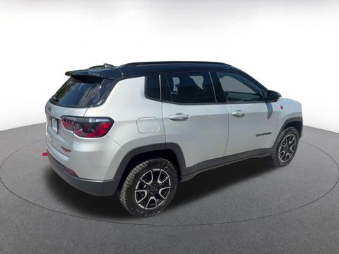 Used 2025 Jeep Compass Trailhawk AWD/4WD image 15