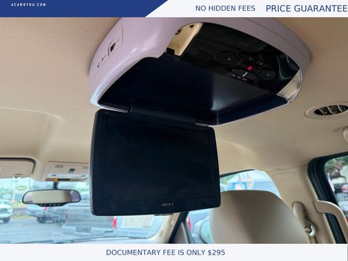 Used 2011 Chevrolet Suburban LT w/ Luxury Package AWD/4WD image 18