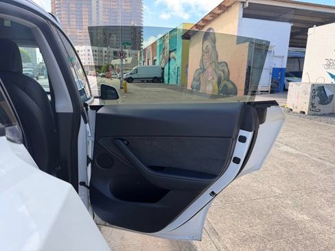 Used 2020 Tesla Model Y Long Range AWD/4WD image 19