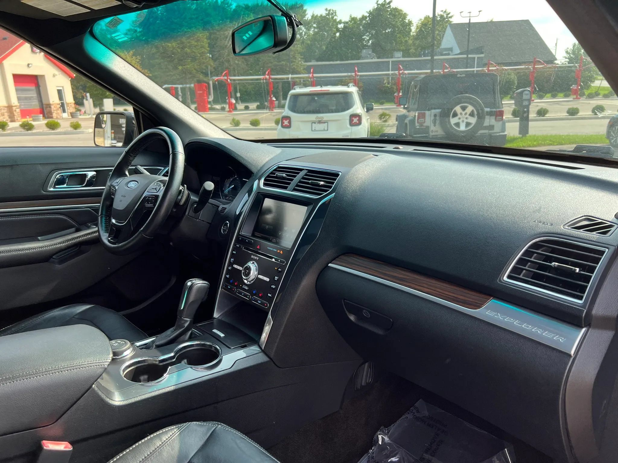 Used 2016 Ford Explorer Limited AWD/4WD image 23