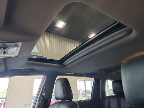 Used 2019 Toyota Highlander AWD V6 image 15
