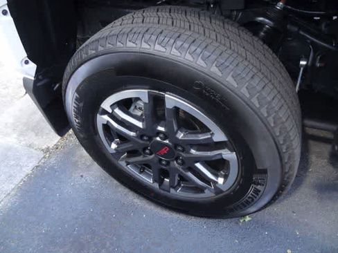 Used 2025 Toyota Tacoma TRD Sport AWD/4WD image 11