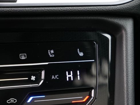 Certified 2025 Volkswagen Taos SEL image 30