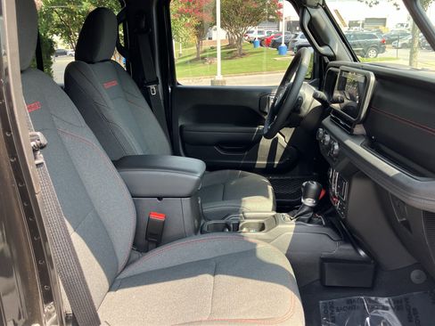 Used 2025 Jeep Wrangler Unlimited Rubicon AWD/4WD image 35