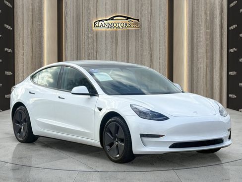 Used 2023 Tesla Model 3 Standard Range image 1