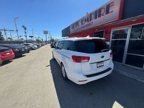 Used 2017 Kia Sedona LX w/ LX Essentials Premium Package FWD image 7
