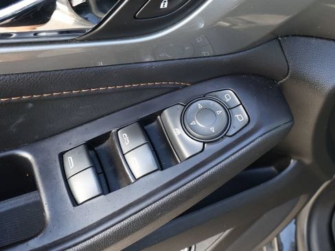 Used 2020 Chevrolet Traverse LT FWD image 13