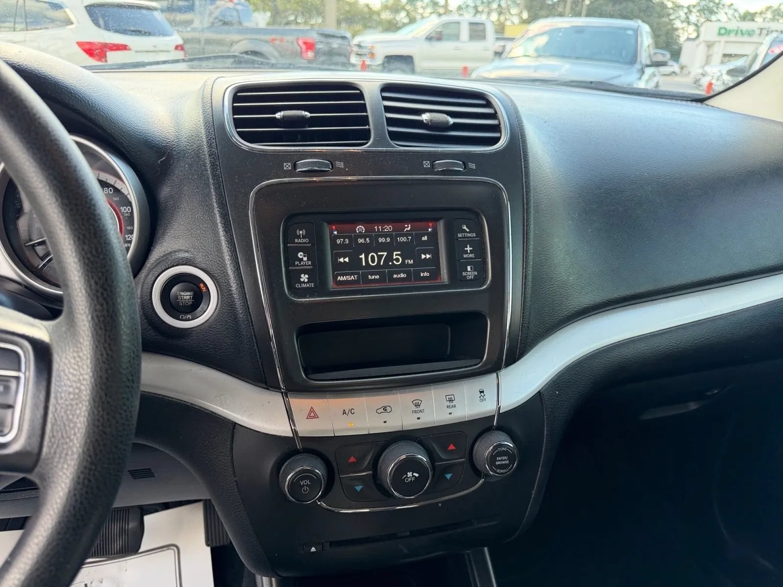 Used 2017 Dodge Journey SXT w/ Comfort/Convenience Group FWD image 18