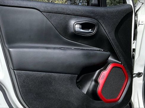 Used 2020 Jeep Renegade Trailhawk w/ Premium Leather Group image 17