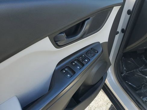 Used 2023 Hyundai Kona SEL FWD image 9